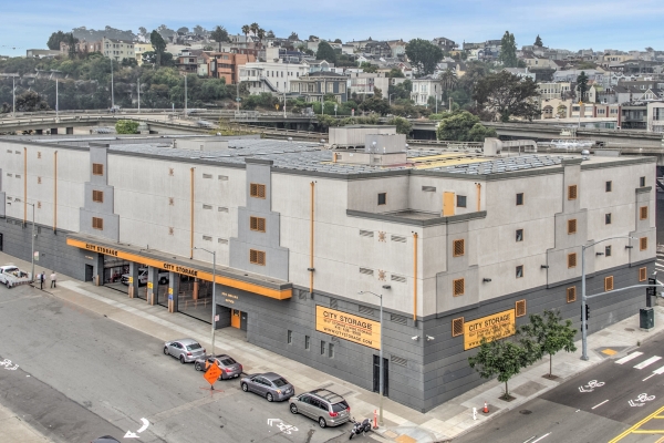 Facility photo: //images.sparefoot.com/medium/2464176a5a4fe783fc6.jpg