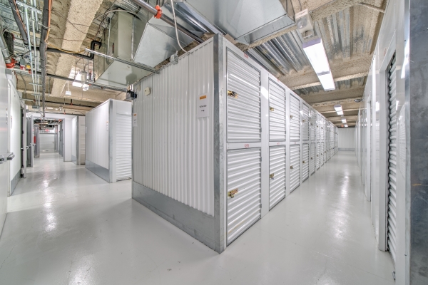 Facility photo: //images.sparefoot.com/medium/2464176a5a4fe928911.jpg