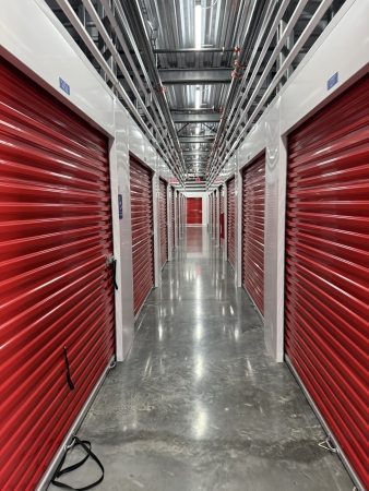 Facility photo: //images.sparefoot.com/medium/2464286a5ab869134c7.jpeg