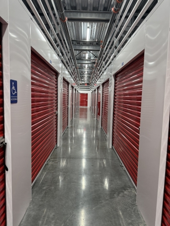 Facility photo: //images.sparefoot.com/medium/2464286a5ab869ede1a.jpeg