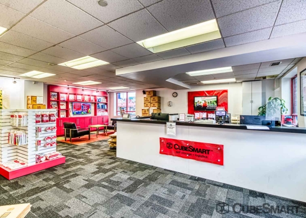 Facility photo: //images.sparefoot.com/medium/3697169f5b6cb85b42.jpg