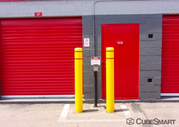 Facility photo: //images.sparefoot.com/medium/63217686f5dde45003.jpg