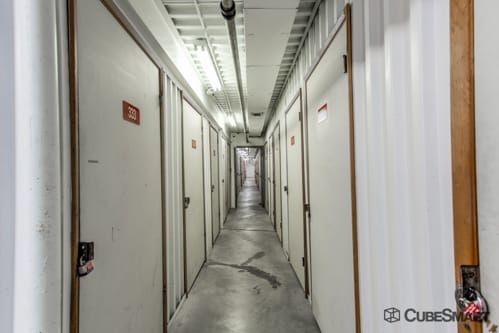 Facility photo: //images.sparefoot.com/medium/632176879e7b25f041.jpg