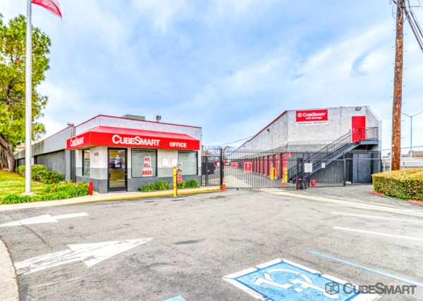 Facility photo: //images.sparefoot.com/medium/63219698ae035b7084.jpg