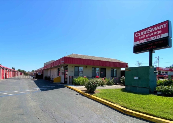 Facility photo: //images.sparefoot.com/medium/6322569859891adf26.jpg