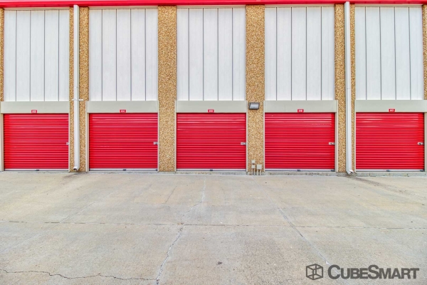 Facility photo: //images.sparefoot.com/medium/632336881d7cc25a28.jpg