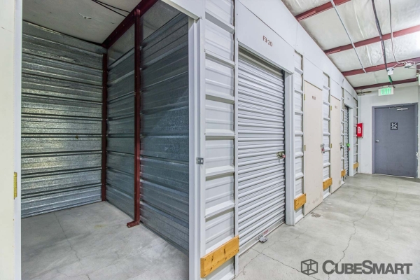 Storage Units at CubeSmart Self Storage - Littleton - 5353 East County Line - 5353 E County Line Rd