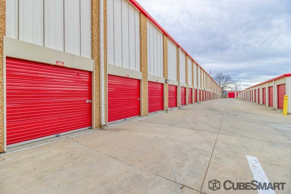 Facility photo: //images.sparefoot.com/medium/6323369e0867be6cca.jpg