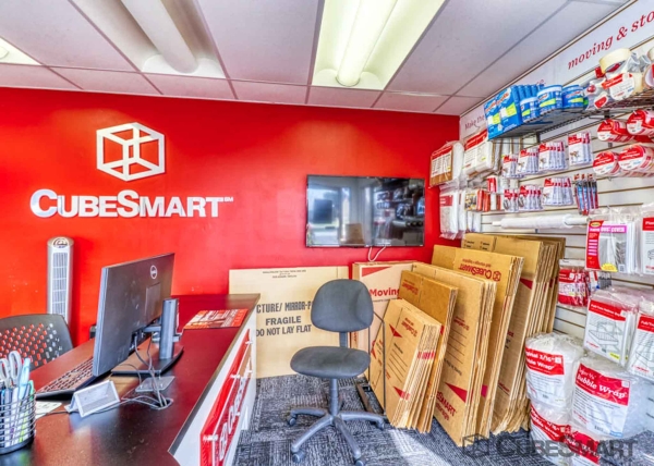 Storage Units at CubeSmart Self Storage - Houston - 7001 Synott Rd - 7001 Synott Rd