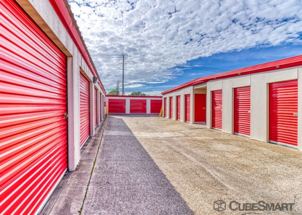 Storage Units at CubeSmart Self Storage - Houston - 7001 Synott Rd - 7001 Synott Rd