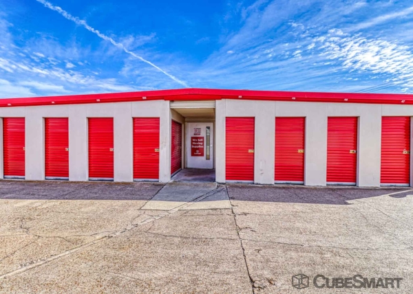 Storage Units at CubeSmart Self Storage - Houston - 7001 Synott Rd - 7001 Synott Rd