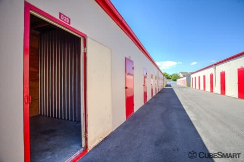 Facility photo: //images.sparefoot.com/medium/632665f319995a7912.jpg