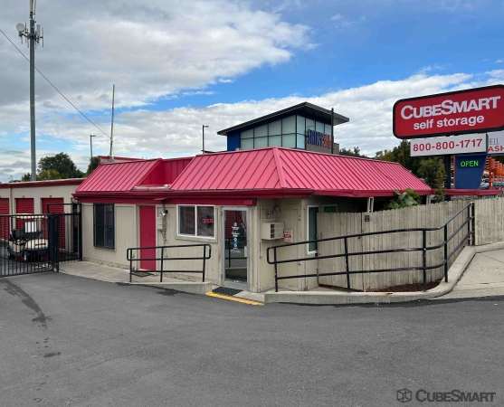 Facility photo: //images.sparefoot.com/medium/6326668f0b0b725371.jpg