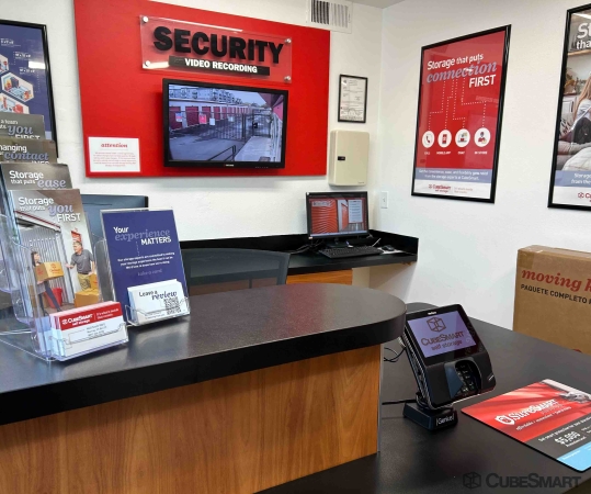 Facility photo: //images.sparefoot.com/medium/6326668f0b0ba95110.jpg