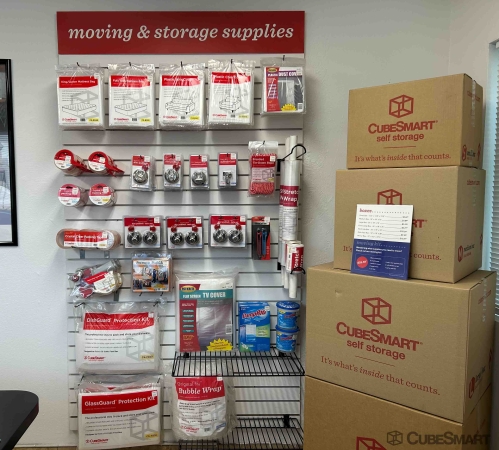 Facility photo: //images.sparefoot.com/medium/63266691f02ea4afc5.jpg