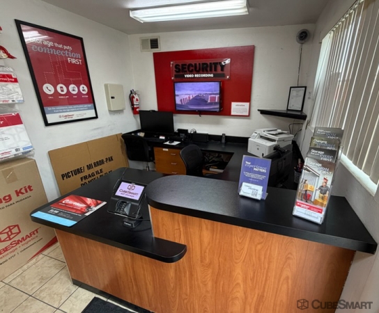 Facility photo: //images.sparefoot.com/medium/632676928131209380.jpg