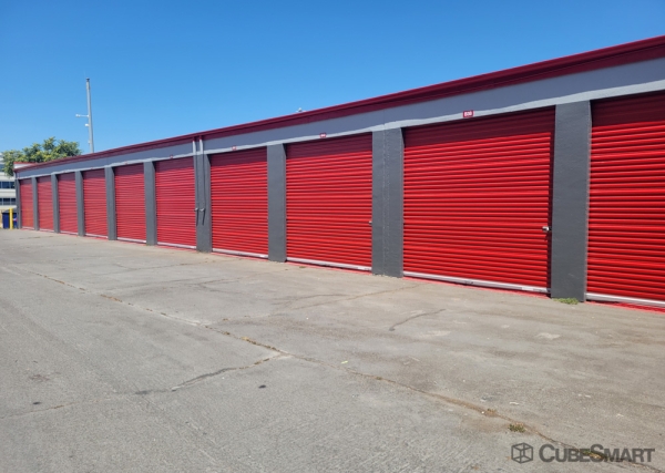 Facility photo: //images.sparefoot.com/medium/63269686f97117294a.jpg