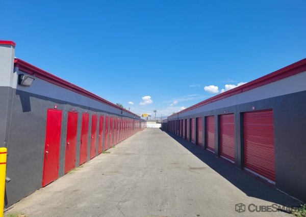 Facility photo: //images.sparefoot.com/medium/63269688b4296e9535.jpg