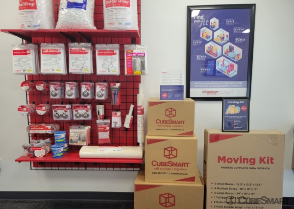 Facility photo: //images.sparefoot.com/medium/63269690343620e3d0.jpg