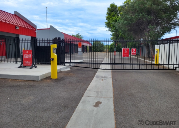 Facility photo: //images.sparefoot.com/medium/63269691f02f8946fb.jpg