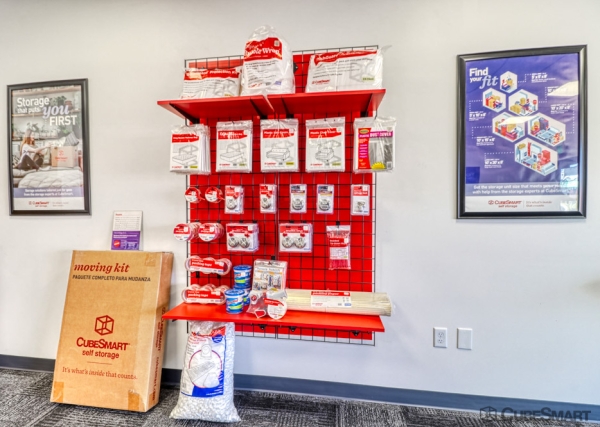 Facility photo: //images.sparefoot.com/medium/632696a1977424786f.jpg