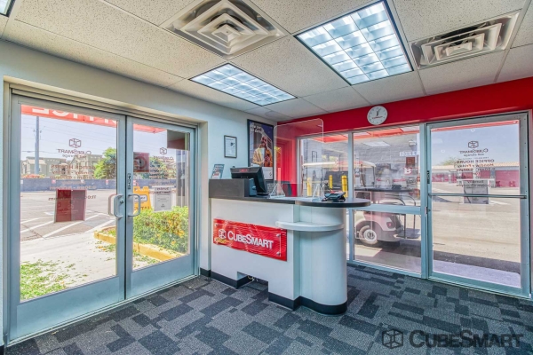 Facility photo: //images.sparefoot.com/medium/632706943ab6b5fbc7.jpg