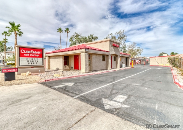 Facility photo: //images.sparefoot.com/medium/6327268807f87a6efb.jpg