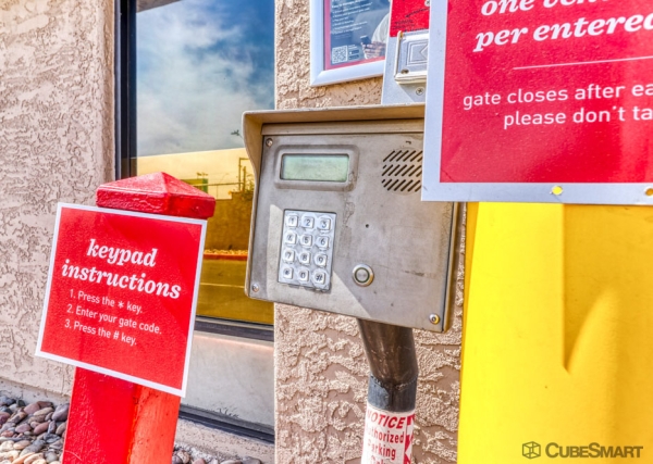 Facility photo: //images.sparefoot.com/medium/632726912e47549bf8.jpg