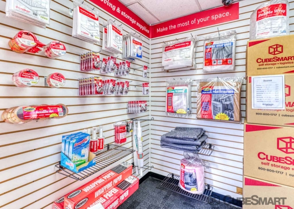 Facility photo: //images.sparefoot.com/medium/63275688474c5ddbe0.jpg
