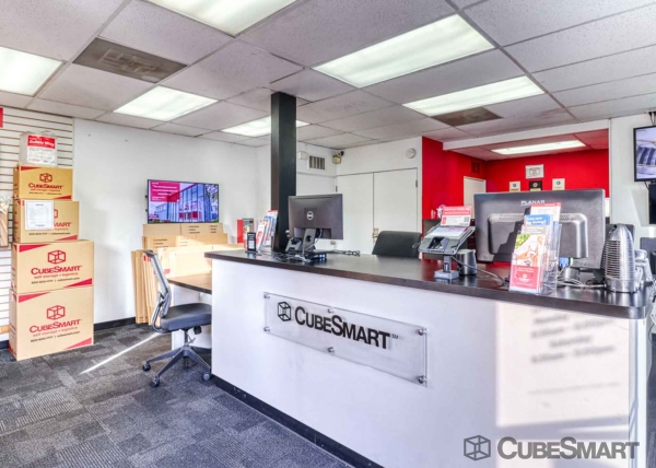 Storage Units at CubeSmart Self Storage - Long Beach - 198 W Artesia Blvd