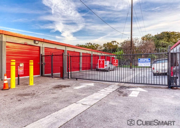 Storage Units at CubeSmart Self Storage - Long Beach - 198 W Artesia Blvd