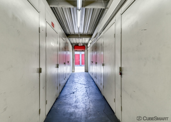 Facility photo: //images.sparefoot.com/medium/6328069f59ac81110d.jpg