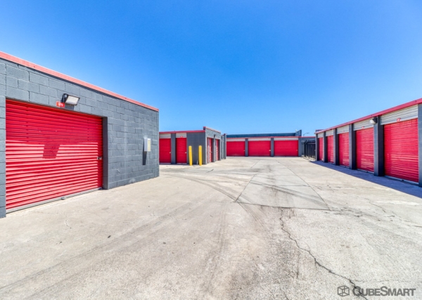Facility photo: //images.sparefoot.com/medium/6328069f59acc8445a.jpg