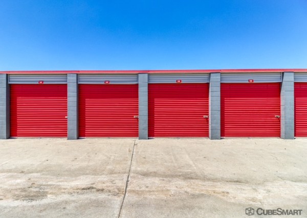 Facility photo: //images.sparefoot.com/medium/6328069f6ec0397b85.jpg