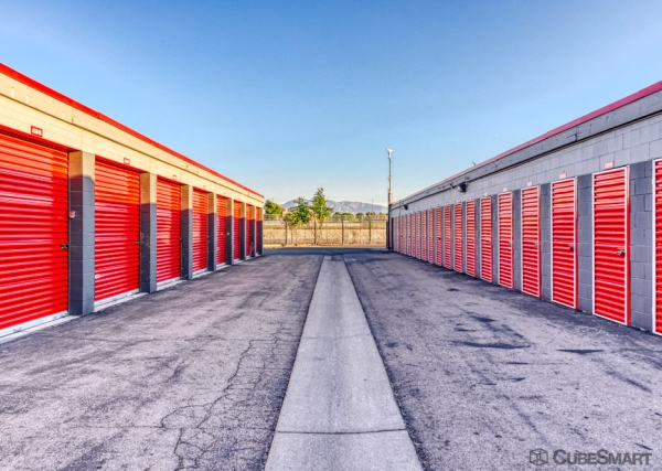Facility photo: //images.sparefoot.com/medium/63288688326fdd9737.jpg