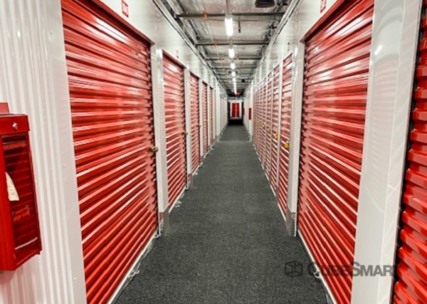 Storage Units at CubeSmart Self Storage - Las Vegas - 7370 W Cheyenne Ave - 7370 W Cheyenne Ave