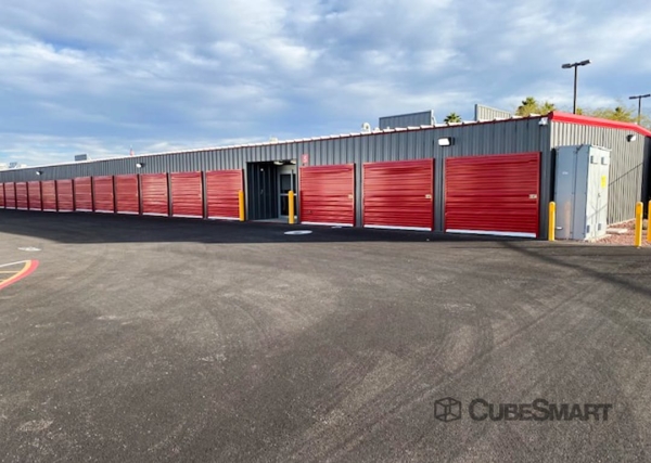 Storage Units at CubeSmart Self Storage - Las Vegas - 7370 W Cheyenne Ave - 7370 W Cheyenne Ave