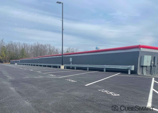 Facility photo: //images.sparefoot.com/medium/6329369fc691813f1a.jpg