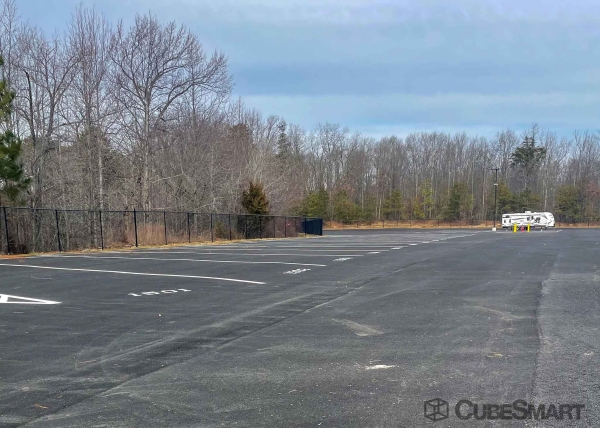 Facility photo: //images.sparefoot.com/medium/6329369fc6919d0e2e.jpg