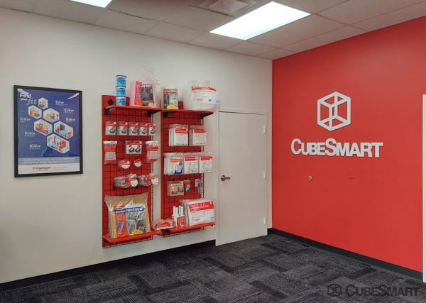 Facility photo: //images.sparefoot.com/medium/6329469fc6907745d4.jpg