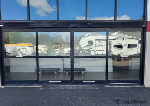 Facility photo: //images.sparefoot.com/medium/6329469fc6908836e3.jpg