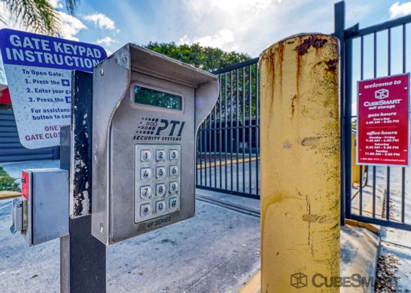 Facility photo: //images.sparefoot.com/medium/63295695f677b721d0.jpg