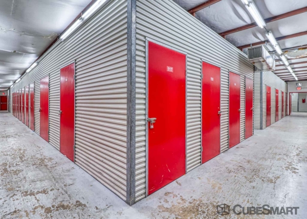 Facility photo: //images.sparefoot.com/medium/632956a19419309239.jpg