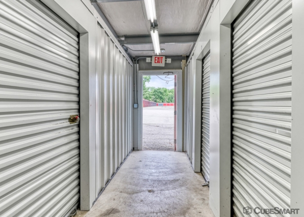 Facility photo: //images.sparefoot.com/medium/632996985b2fc3d36d.jpg