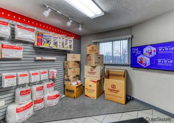 Facility photo: //images.sparefoot.com/medium/632996989b49061319.jpg