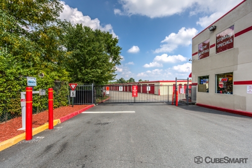 Facility photo: //images.sparefoot.com/medium/63300688342b58865d.jpg