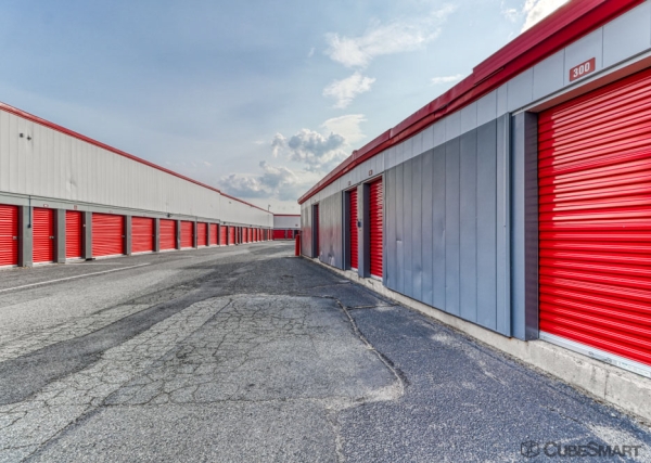 Facility photo: //images.sparefoot.com/medium/63301689065c3eb74b.jpg