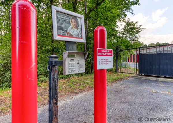 Facility photo: //images.sparefoot.com/medium/633026a1957676ea12.jpg