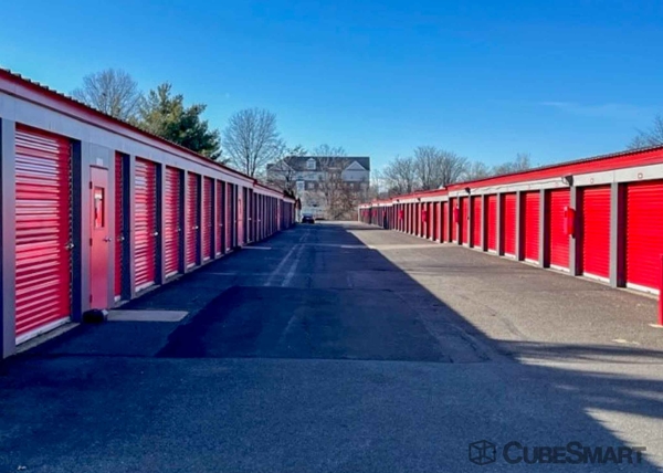 Facility photo: //images.sparefoot.com/medium/633036883429aa06ca.jpg
