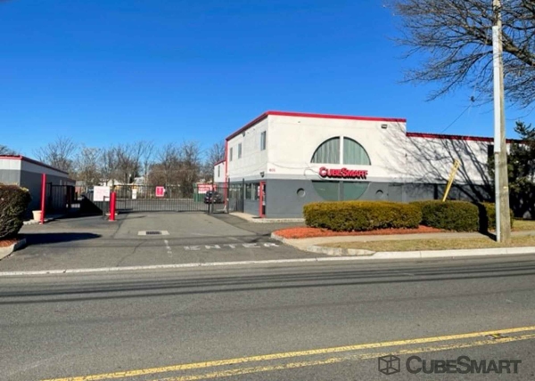 Facility photo: //images.sparefoot.com/medium/6330368906549e1d36.jpg